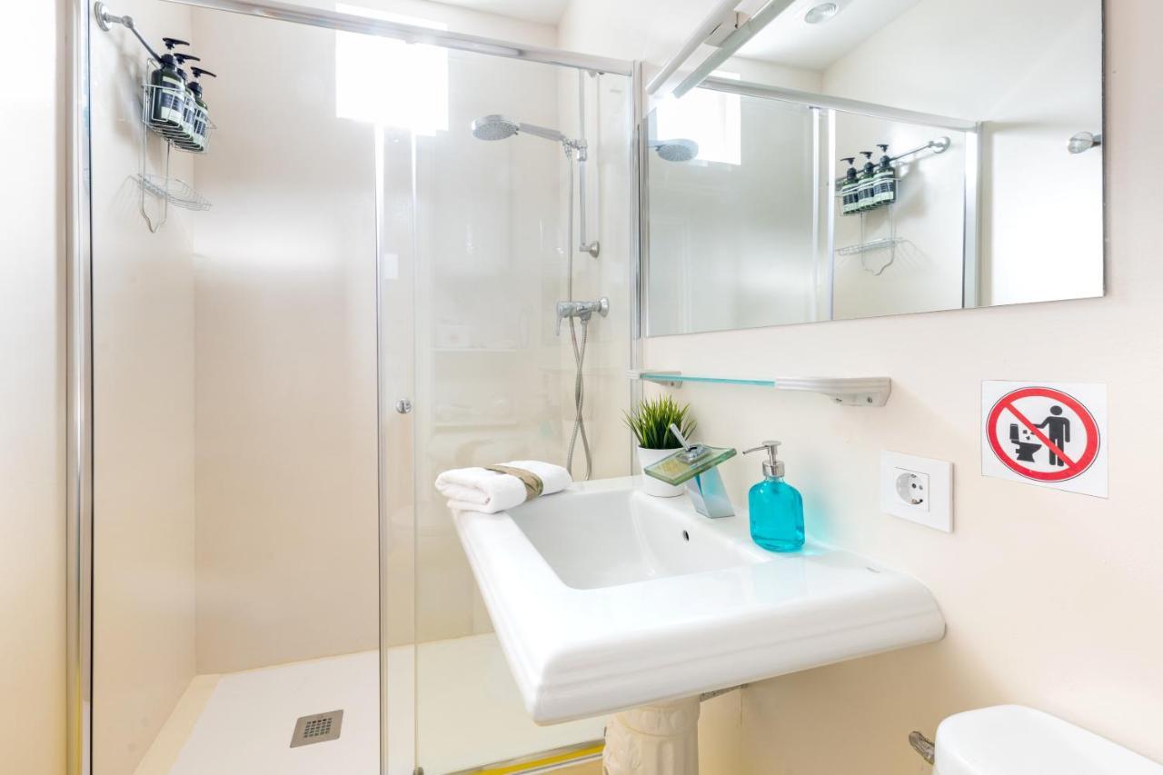 Appartamento Bright Penthouse With Terrace In Madrid Center Esterno foto