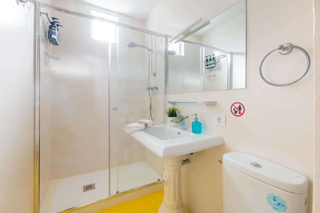 Appartamento Bright Penthouse With Terrace In Madrid Center Esterno foto